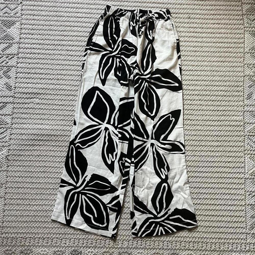 Topshop Linen Pants in Mono Floral - Picture 2 of 5